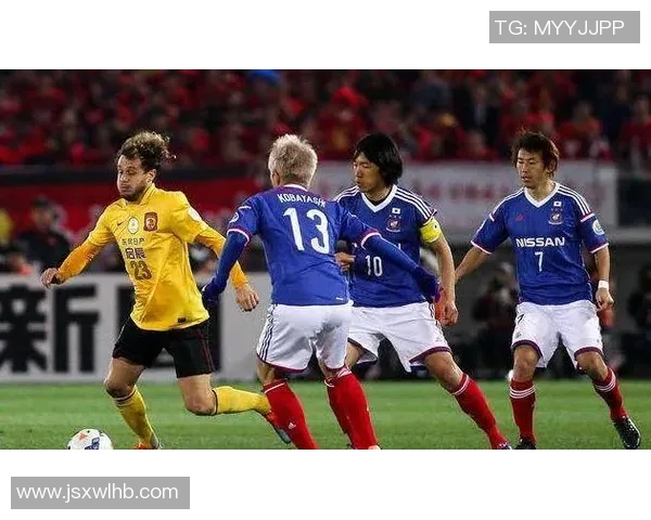 横滨水手与东京绿茵激战正酣谁能在这场对决中笑到最后