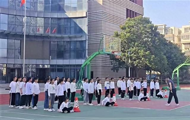 郑州管城区外国语牧歌小学：以特色体育课程绘牧歌教育华章必赢网址(图1)