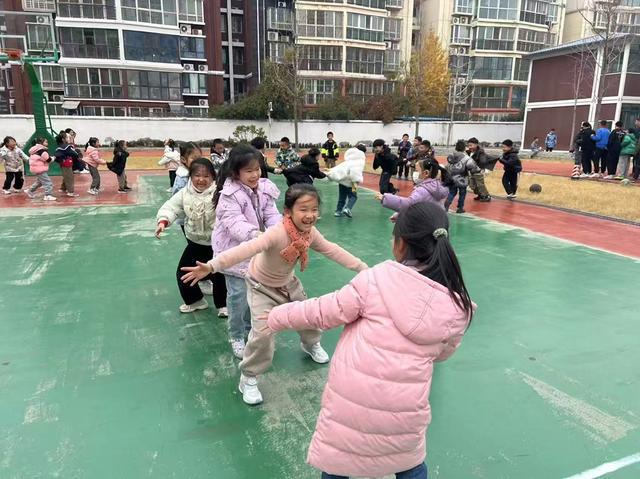 郑州管城区外国语牧歌小学：以特色体育课程绘牧歌教育华章必赢网址(图3)